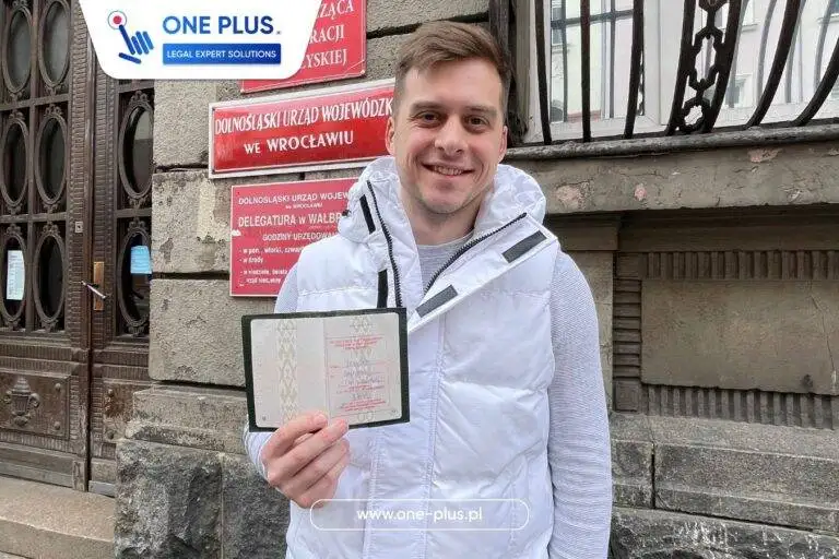 Czerwona pieczątka w paszporcie przy złożeniu wniosku na kartę pobytu w Polsce